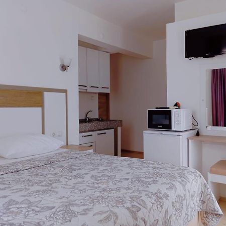 Çeşme Parla Apart Hotel מראה חיצוני תמונה