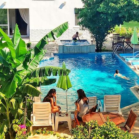 Çeşme Parla Apart Hotel מראה חיצוני תמונה