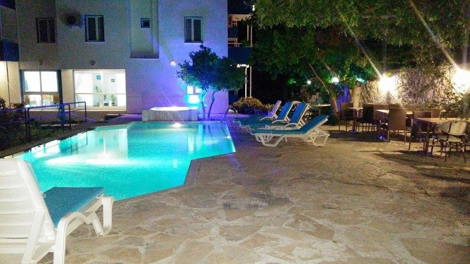 Çeşme Parla Apart Hotel מראה חיצוני תמונה