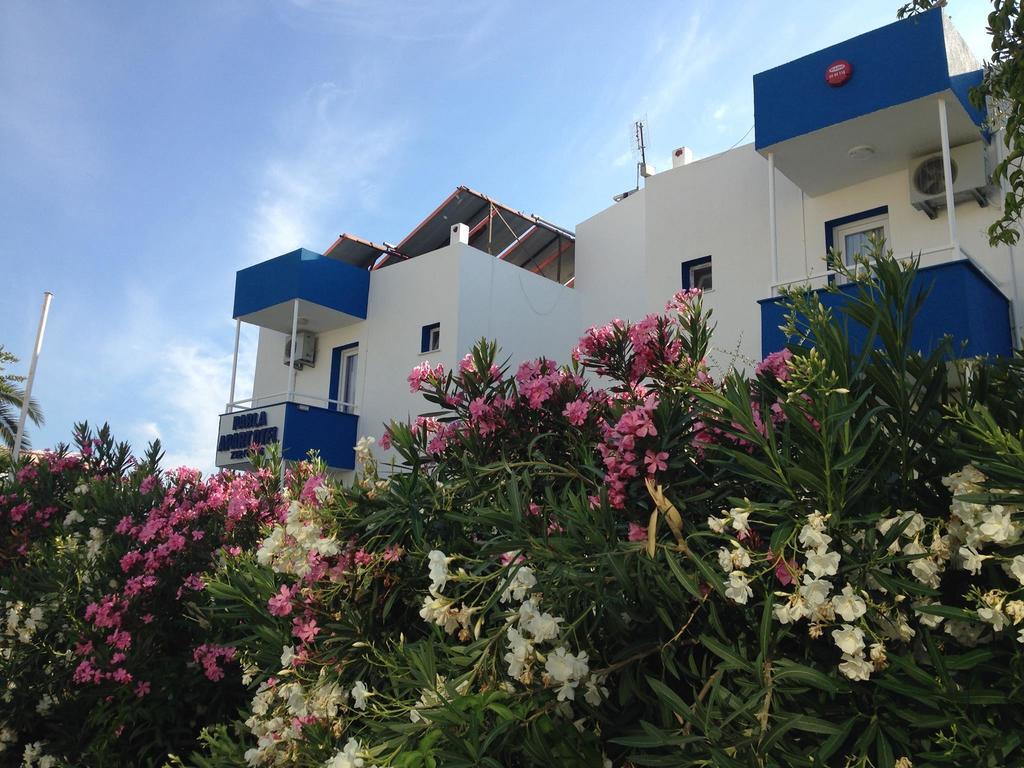Çeşme Parla Apart Hotel מראה חיצוני תמונה