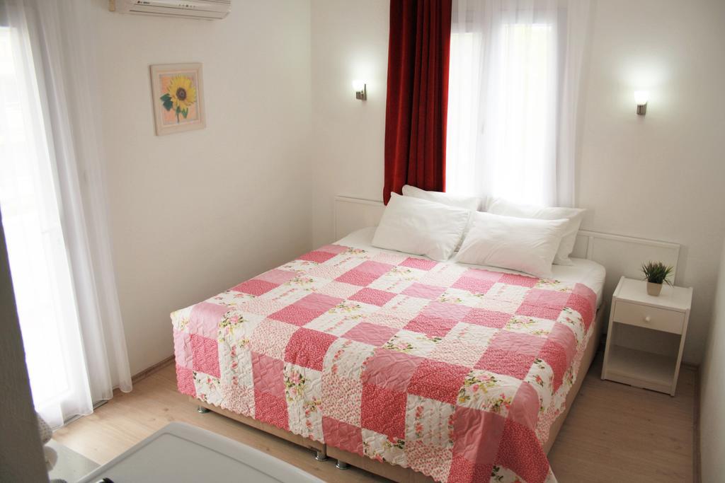 Çeşme Parla Apart Hotel מראה חיצוני תמונה