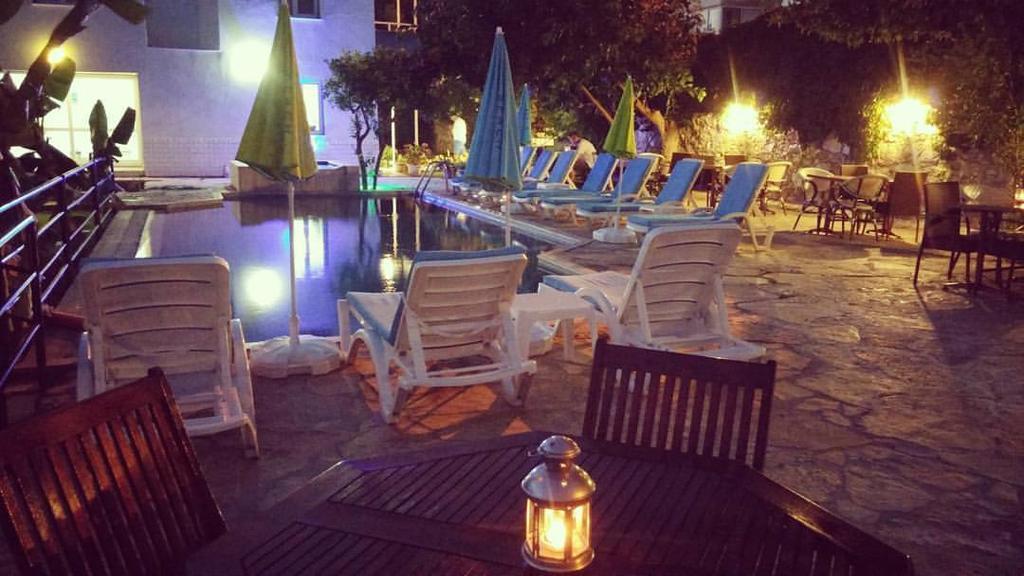 Çeşme Parla Apart Hotel מראה חיצוני תמונה