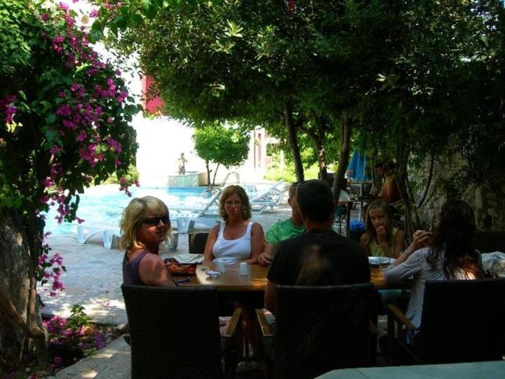 Çeşme Parla Apart Hotel מראה חיצוני תמונה