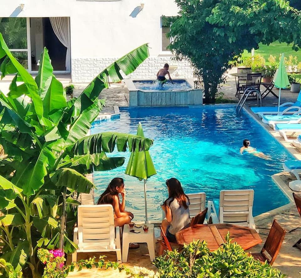 Çeşme Parla Apart Hotel מראה חיצוני תמונה