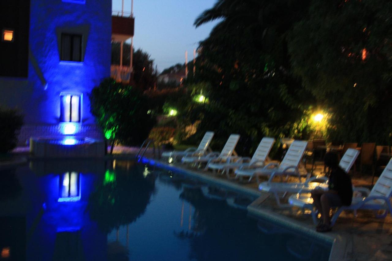Çeşme Parla Apart Hotel מראה חיצוני תמונה